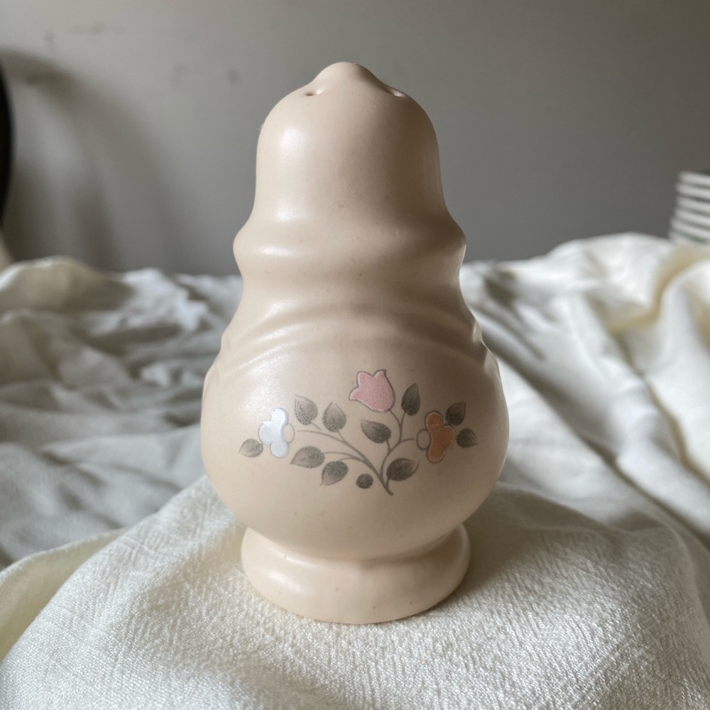 Pfaltzgraff Rememberance Pepper Shaker / Salt Shaker